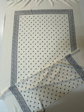 Carica l'immagine nel visualizzatore di Gallery, Pannello in viscosa fantasia foulard 90x140
