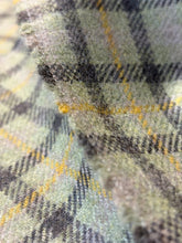 Carica l&#39;immagine nel visualizzatore di Gallery, Lana pettinata
