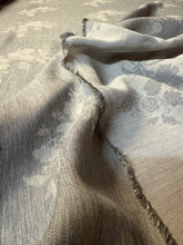 Carica l'immagine nel visualizzatore di Gallery, jacquard di mussola di lino
