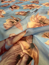 Carica l'immagine nel visualizzatore di Gallery, Voile in viscosa e seta
