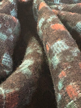 Carica l'immagine nel visualizzatore di Gallery, Jacquard un misto lana
