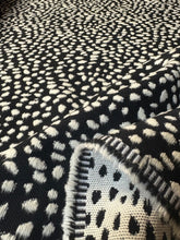 Carica l'immagine nel visualizzatore di Gallery, Jacquard in lana
