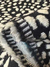 Carica l'immagine nel visualizzatore di Gallery, Jacquard in lana
