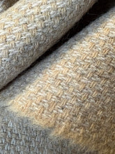 Carica l'immagine nel visualizzatore di Gallery, Tweed di lana
