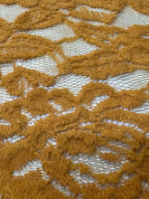 Carica l&#39;immagine nel visualizzatore di Gallery, Pizzo di velluto
