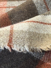 Carica l&#39;immagine nel visualizzatore di Gallery, Tartan in pura lana
