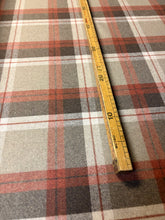 Carica l&#39;immagine nel visualizzatore di Gallery, Tartan in pura lana
