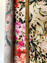 Carica l'immagine nel visualizzatore di Gallery, Raso di acetato Via delle Rose
