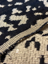 Carica l'immagine nel visualizzatore di Gallery, Jacquard di cotone con paillettes
