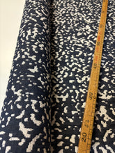 Carica l'immagine nel visualizzatore di Gallery, Jacquard di cotone con paillettes
