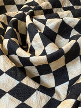 Carica l'immagine nel visualizzatore di Gallery, Crepe in viscosa
