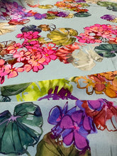 Carica l'immagine nel visualizzatore di Gallery, Viscosa satin con seta 8%
