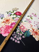 Carica l'immagine nel visualizzatore di Gallery, Pannello 115x150cm     Via delle Rose
