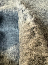 Carica l'immagine nel visualizzatore di Gallery, Lana jacquard
